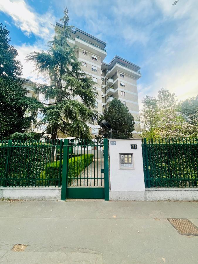 Green Guest House Milan Bagian luar foto
